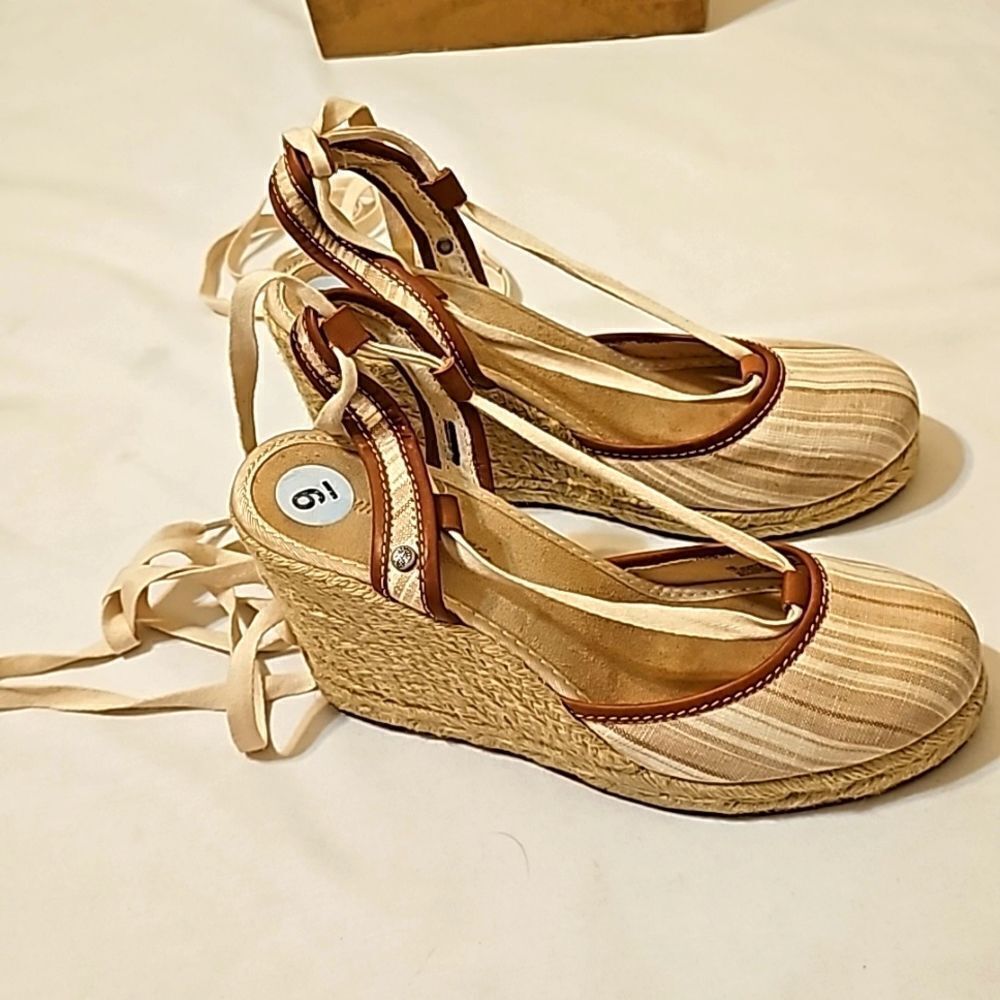 Tommy Bahama Espadrilles size 9